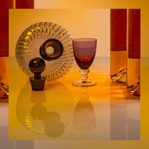 Stilleven. Glas in Oranje.