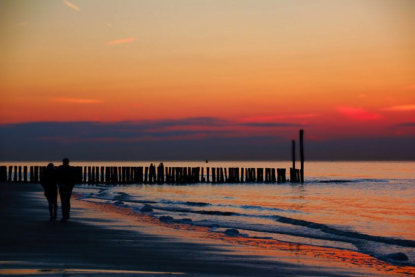 Romantische zonsondergang bij de zee van Die Farbenfluesterin