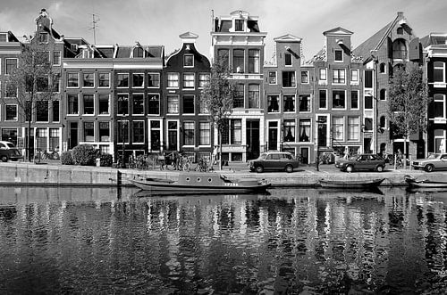Grachtenpanden Amsterdam, the Netherlands by Roger VDB