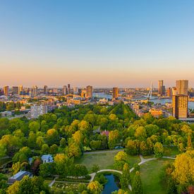 Rotterdam Skyline by Maurice B Kloots      www.Fototrends.nl