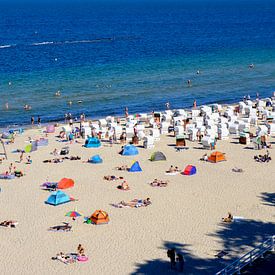 Belebter Strand in Binz auf der Insel Rügen von Patricia Hofmeester