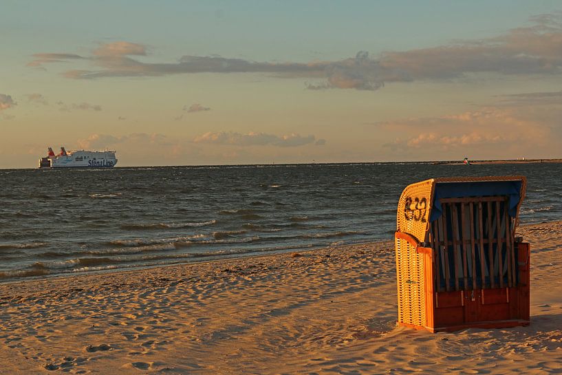 A day at the sea in April by Die Farbenfluesterin