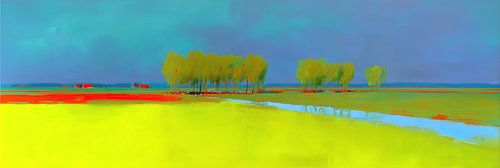 Une rangée de lumières et une rangée d'arbres