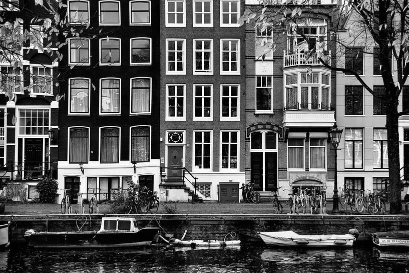 Amsterdam Jordaan Grachtenhäuser II schwarz weiß von Marlika Art