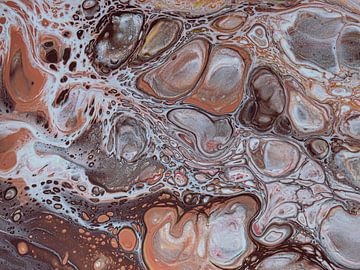 Vloeibare bruin en aarde tinten kleuren stromen over het oppervlak van Marjolijn van den Berg