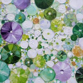 Abstrakte Blumenblüte im Garten von IamHome Studio