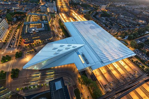 The futuristic Central Station of Rotterdam at night by MS Fotografie | Marc van der Stelt