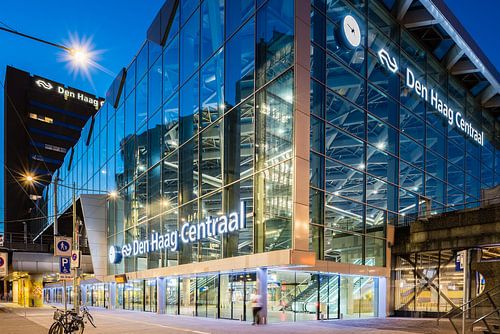Station Den Haag CS (blauwe uur)