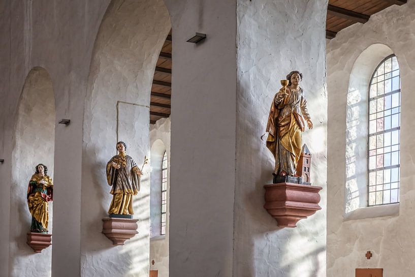 Interieur der Basilika Sankt Ägidius in Mittelheim, Rheingau par Christian Müringer