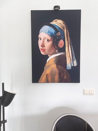 Mädchen mit einem Perlenohrring und Kopfhörer