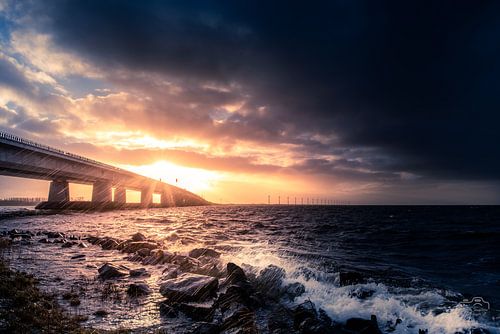 Ketelbrug Flevoland  in zwaar weer