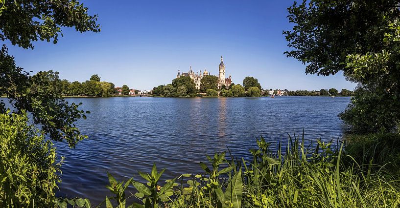 Schwerin - Schwerine lake and castle by Frank Herrmann