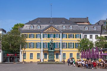 Beethoven Monument en Hoofdpostkantoor, voormalig paleis Fürstenberg op Münsterplatz, Bonn, Noordrij van Torsten Krüger