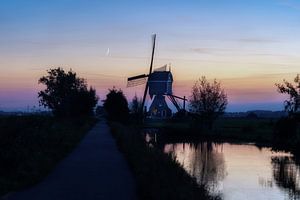 Moulin à vent de Wijngarden aux Pays-Bas au coucher du soleil