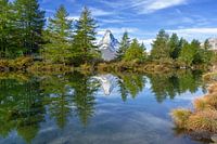 Matterhorn weerspiegeling in het meer van Grindji