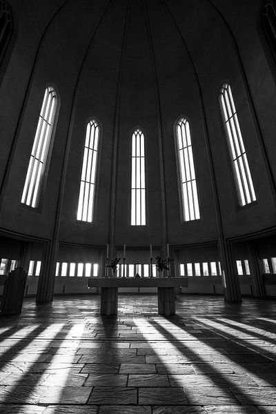 Schatten in der Kirche Reykjavik von Femke Ketelaar