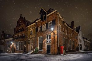 Stadt Deventer im Schnee, bei Nacht von Martin Podt