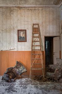 Altes Wohnzimmer mit Leiter