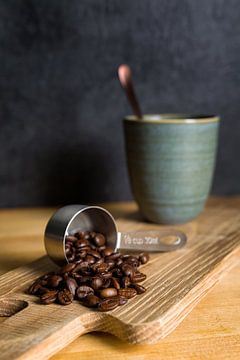 Coffee beans and a cup by Thomas van Galen
