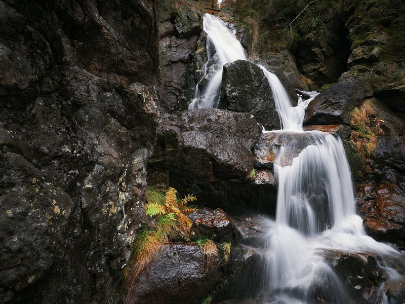 Rieslochwatervallen in de herfst van Max Schiefele
