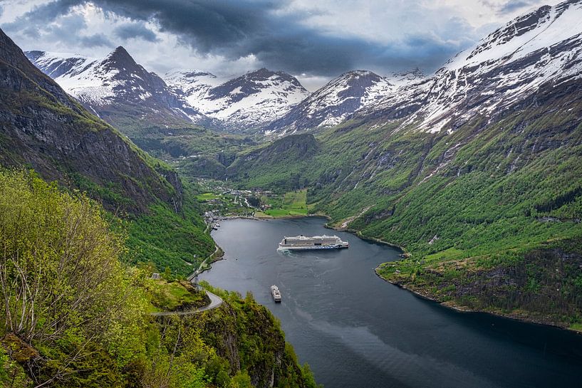 Kreuzfahrtschiff auf dem Geirangerfjord, Norwegen von Rietje Bulthuis