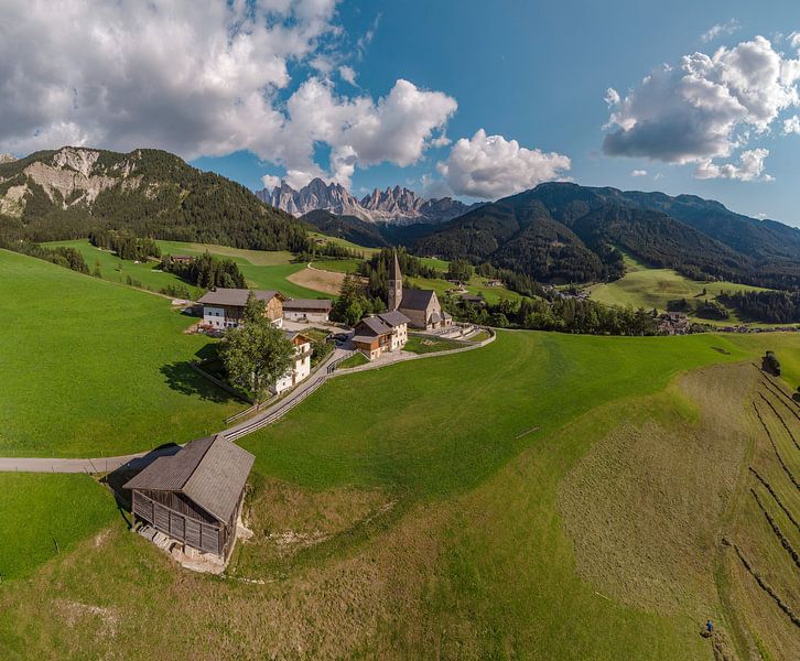 Kirche Heilige Magdalena, Villnoss Tal, Sankt Magdalena, Südtirol - Alto Adige, Italië van Rene van der Meer