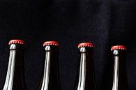 Een rij bruine bierflesjes van Imladris Images thumbnail