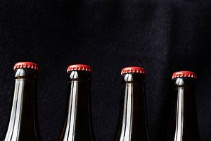 Een rij bruine bierflesjes