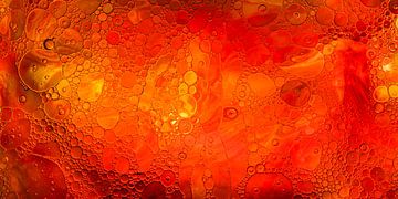 panorama des couleurs liquides en gouttes, rouge orange jaune sur Marjolijn van den Berg