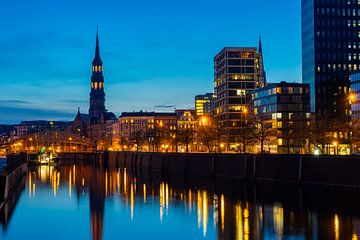 Bij het douanekanaal in Hamburg van Jan Schuler