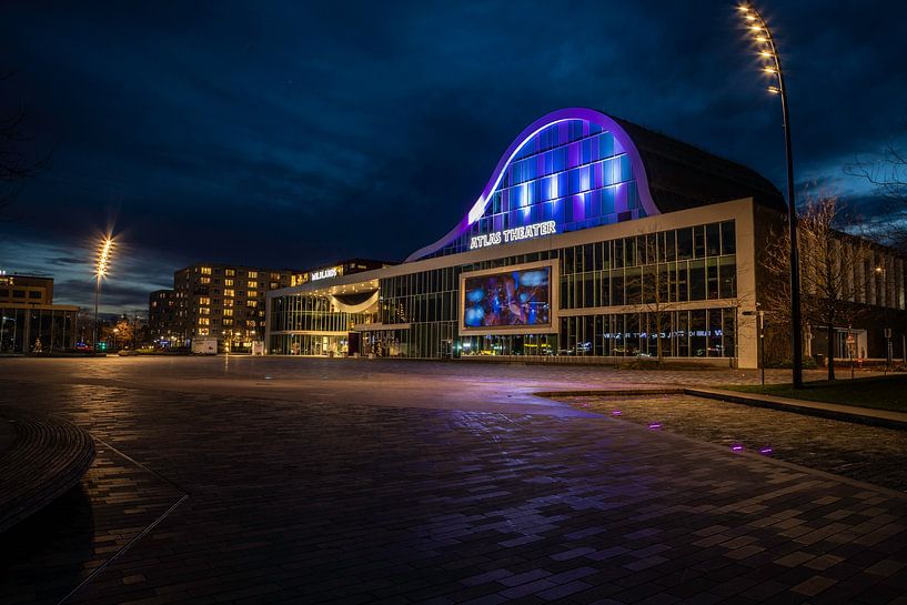 Abendliches Glühen im Atlas-Theater von Quirina Kamoen