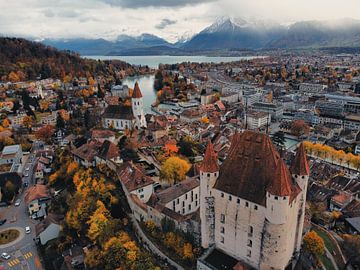 Thun shrouded in autumn colours by Nico van Maaswaal