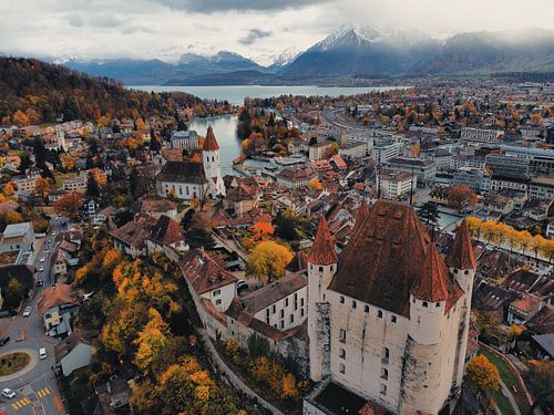 Thun gehuld in herfstkleuren
