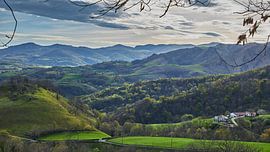 Franse heuvelland in de buurt van Saint Michel van Ton Van Zeijl