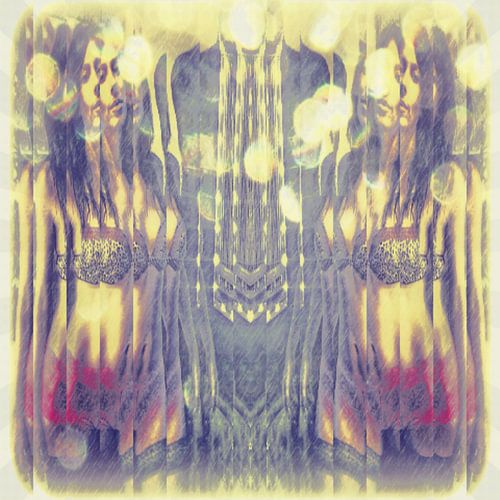 Twins Behind Glass 3D