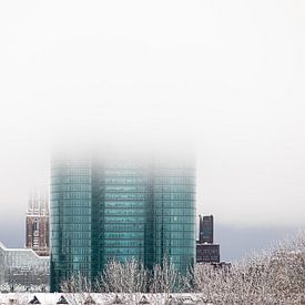 Hiver à Utrecht, Dom enneigé dans les nuages. sur André Blom Fotografie Utrecht