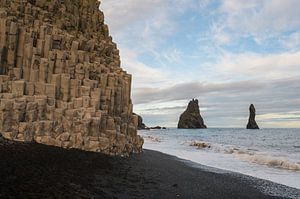 Reynisfjara zwarte strand in IJsland van Tim Vlielander