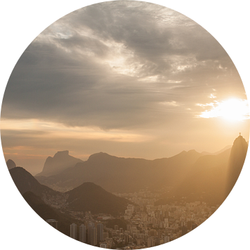 Zonsondergang over het Christus beeld in Rio de Janeiro van Armin Palavra