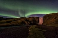 Northern light at Skogafoss van Julien Beyrath thumbnail