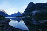 Mitre Peak  in Milford Sound bij zonsopgang in Nieuw Zeeland