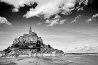 Mont-Saint-Michel in schwarz-weiß