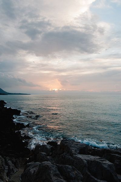 Waves on the rocks by Annemarie Rikkers