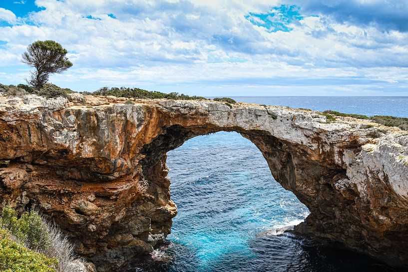 Steinbrücke der Cala Romantica von Robert Styppa