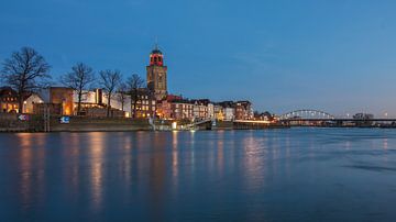 Zicht op Deventer met kerstboom van Meindert Marinus