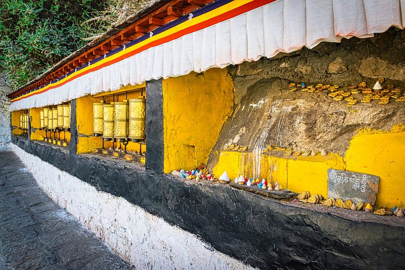 Niche with prayer wheels and figurines, Tibet by Rietje Bulthuis