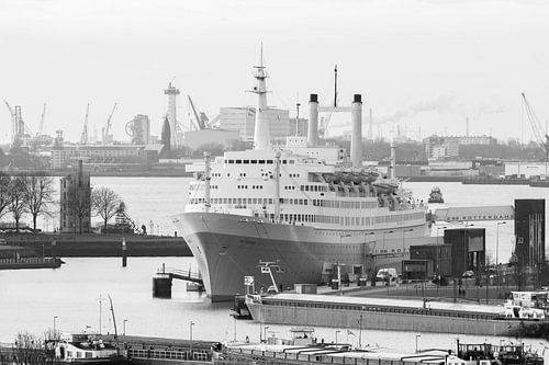 Het SS Rotterdam in Rotterdam