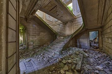 trap in vervallen gebouw van Sander Laurey