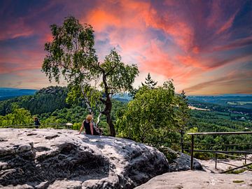 Auszeit auf dem Papststein im Elbsandsteingebirge von Animaflora PicsStock