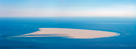 Zen im Sand – De Razende Bol bei Texel von Eye on You