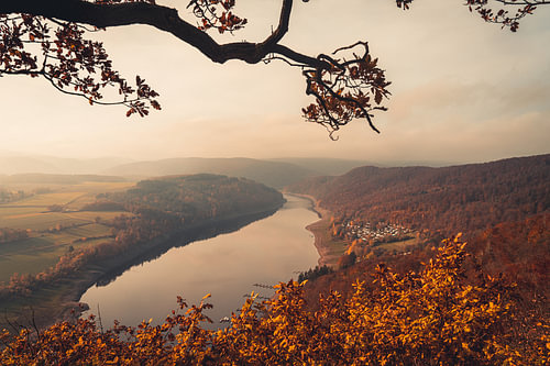 Vue panoramique automnale sur le lac d'Eder sur Catrin Grabowski